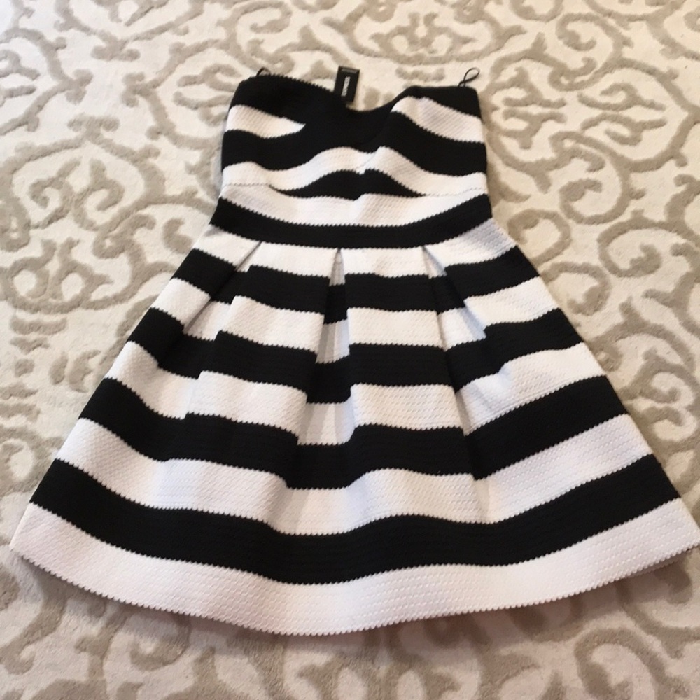 Black and white stretch dress